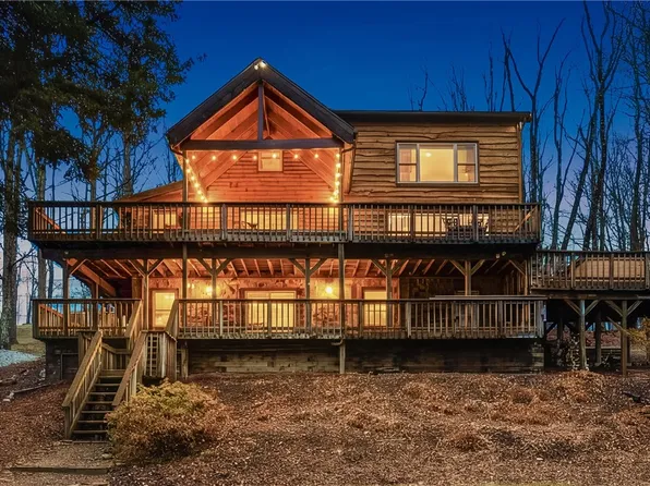 1697 Peninsula Dr, Central City, PA 15926