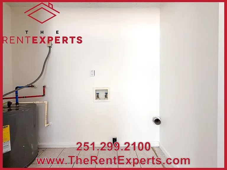 704 Louise Dr W — Photo 12
