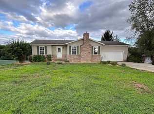 690 E Southridge Rd, Loogootee, IN 47553