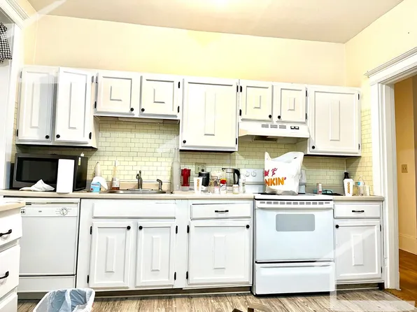 75B Longwood Ave #2R, Brookline, MA 02446