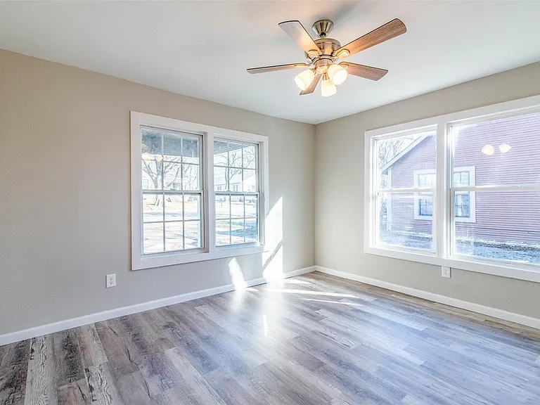 220 W Murray St — Photo 13