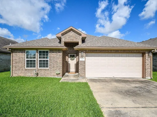 828 S 1st St, La Porte, TX 77571
