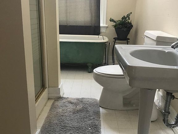 4th image of 2338 W Grace St APT 2