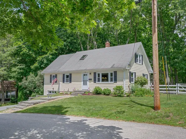15 Oakwood Road, Cape Elizabeth, ME 04107