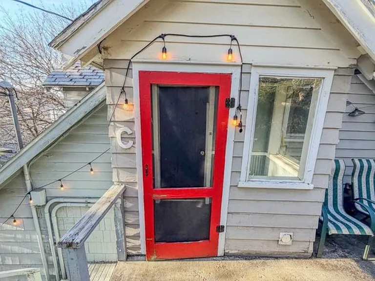 230 SE Spring St #1B — Photo 8
