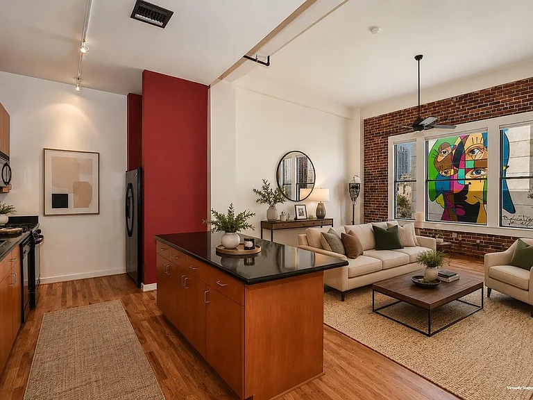 915 Franklin St #2H — Photo 1
