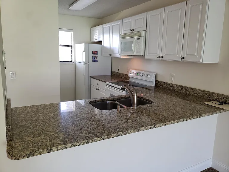700 W Pope Rd #L91 — Photo 2