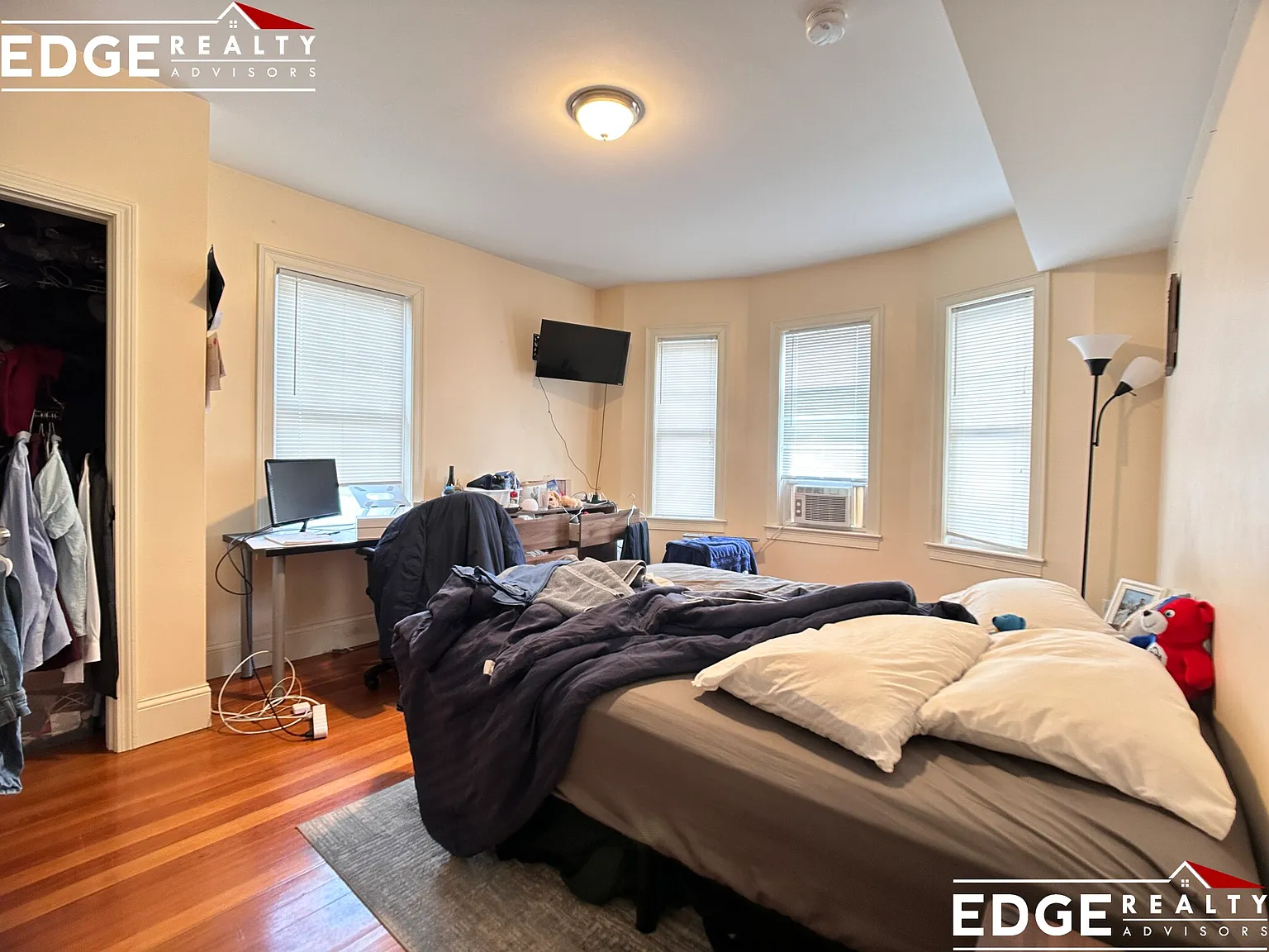 4 bed, 2.0 bath, $4,000 — Photo 4