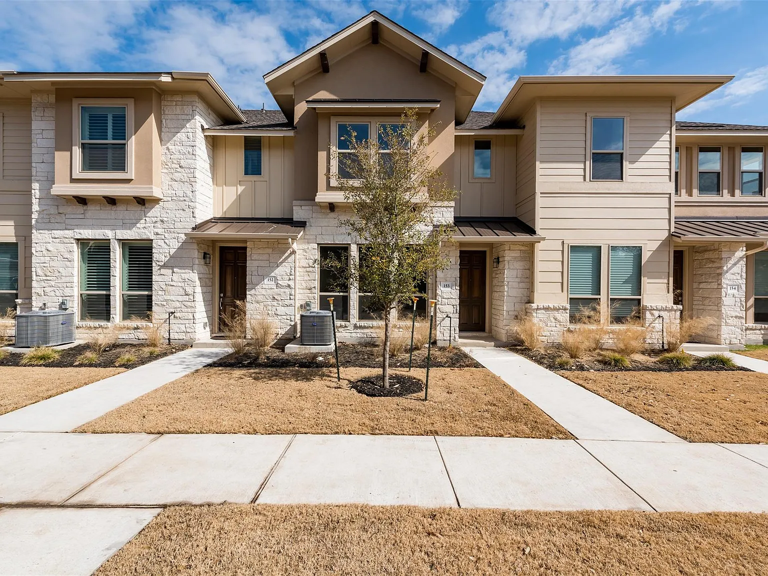 3 bed, 2.5 bath, 1701 sqft, $2,100 — Photo 3