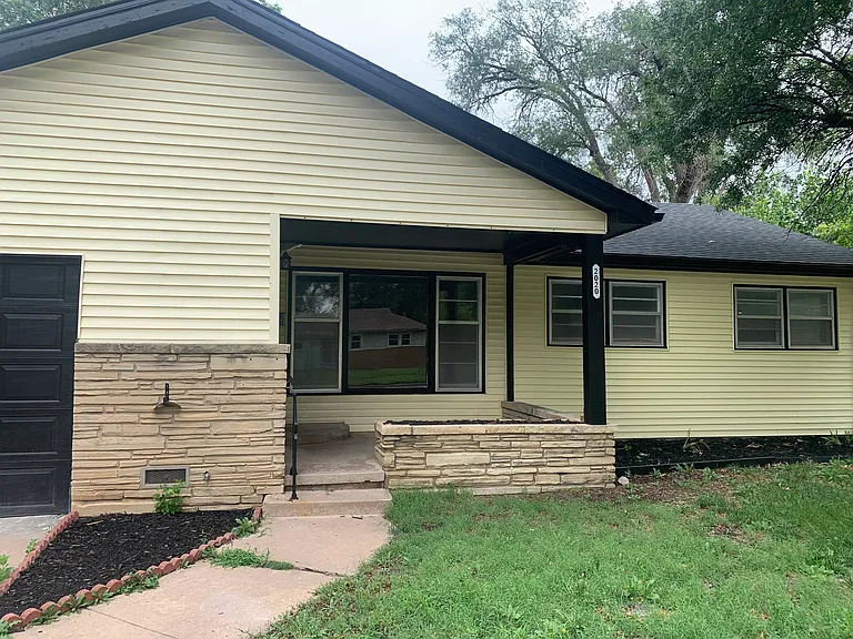 2020 W Columbine Ln — Photo 9