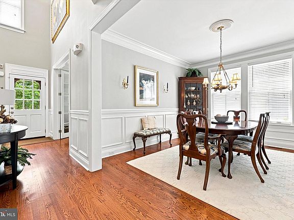 5th image of 909 Phipps Way