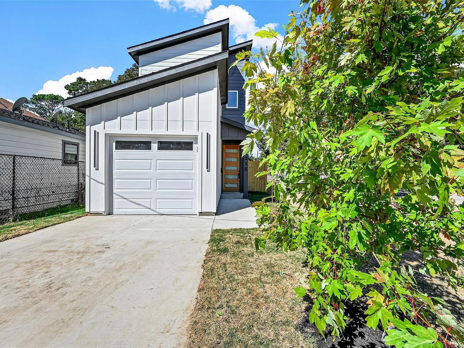 3 bed, 2.5 bath, 1500 sqft, $2,200 — Photo 1