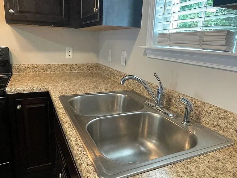 347 E Pine Ave — Photo 7