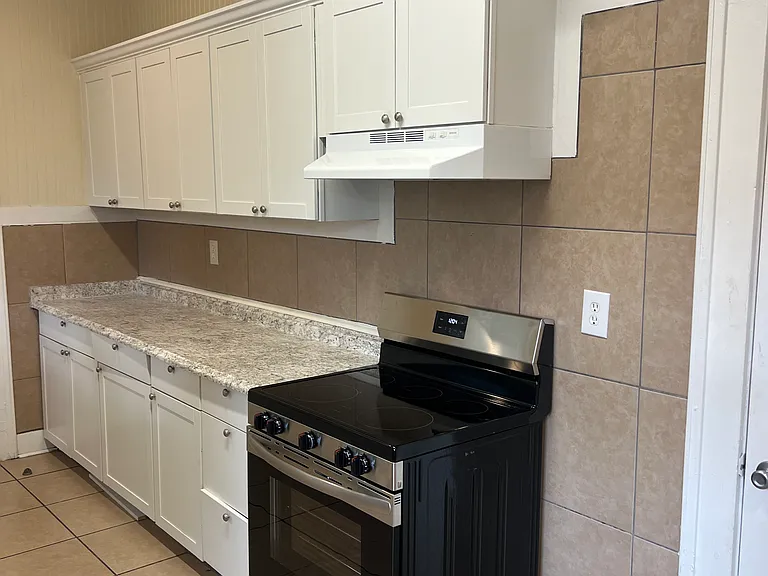 2735 Forbes St — Photo 9