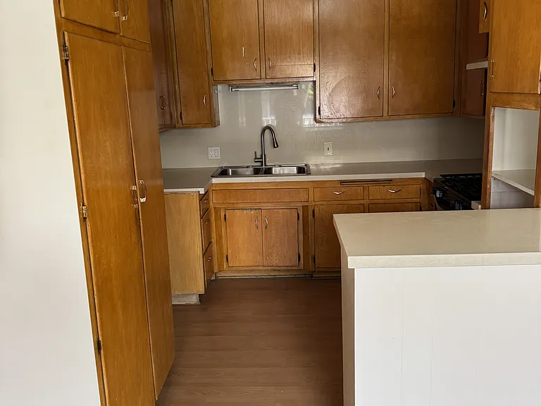136 S Jackson St #8 — Photo 4