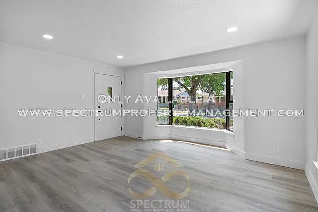 3 bed, 1619 sqft, $2,395 — Photo 4
