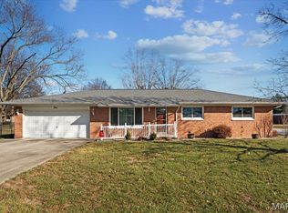 4 Victor St, Waterloo, IL 62298