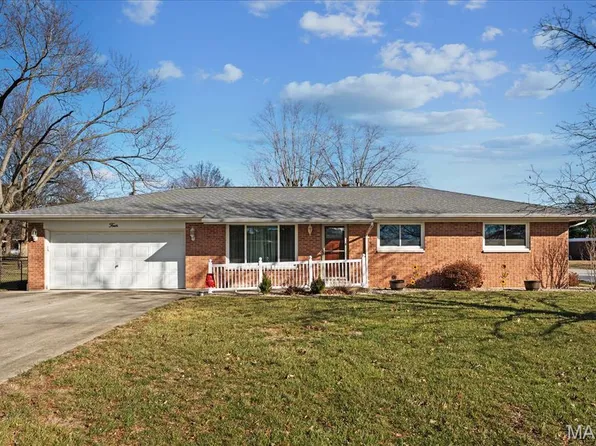 4 Victor St, Waterloo, IL 62298