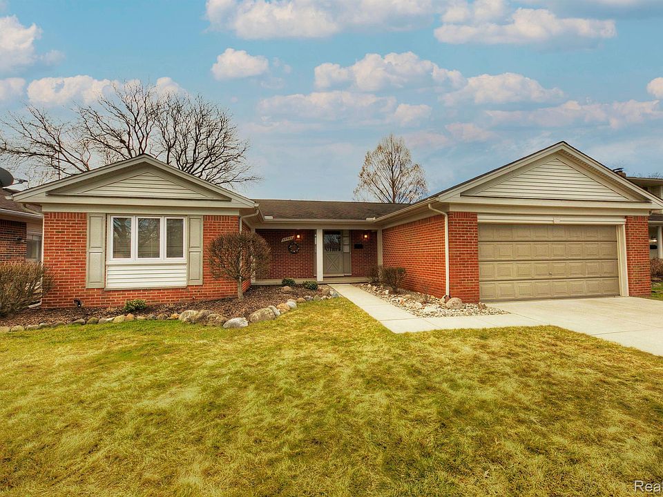 1st image of 43965 Bannockburn Dr