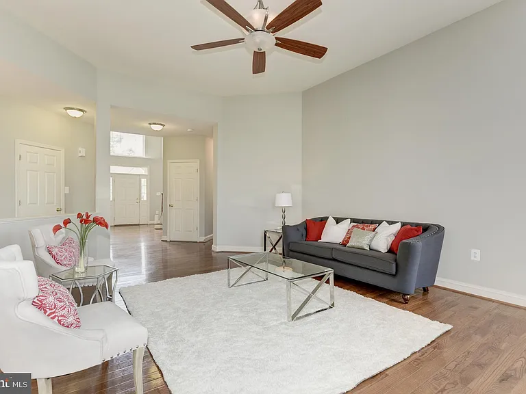 120 Nassau Dr — Photo 6