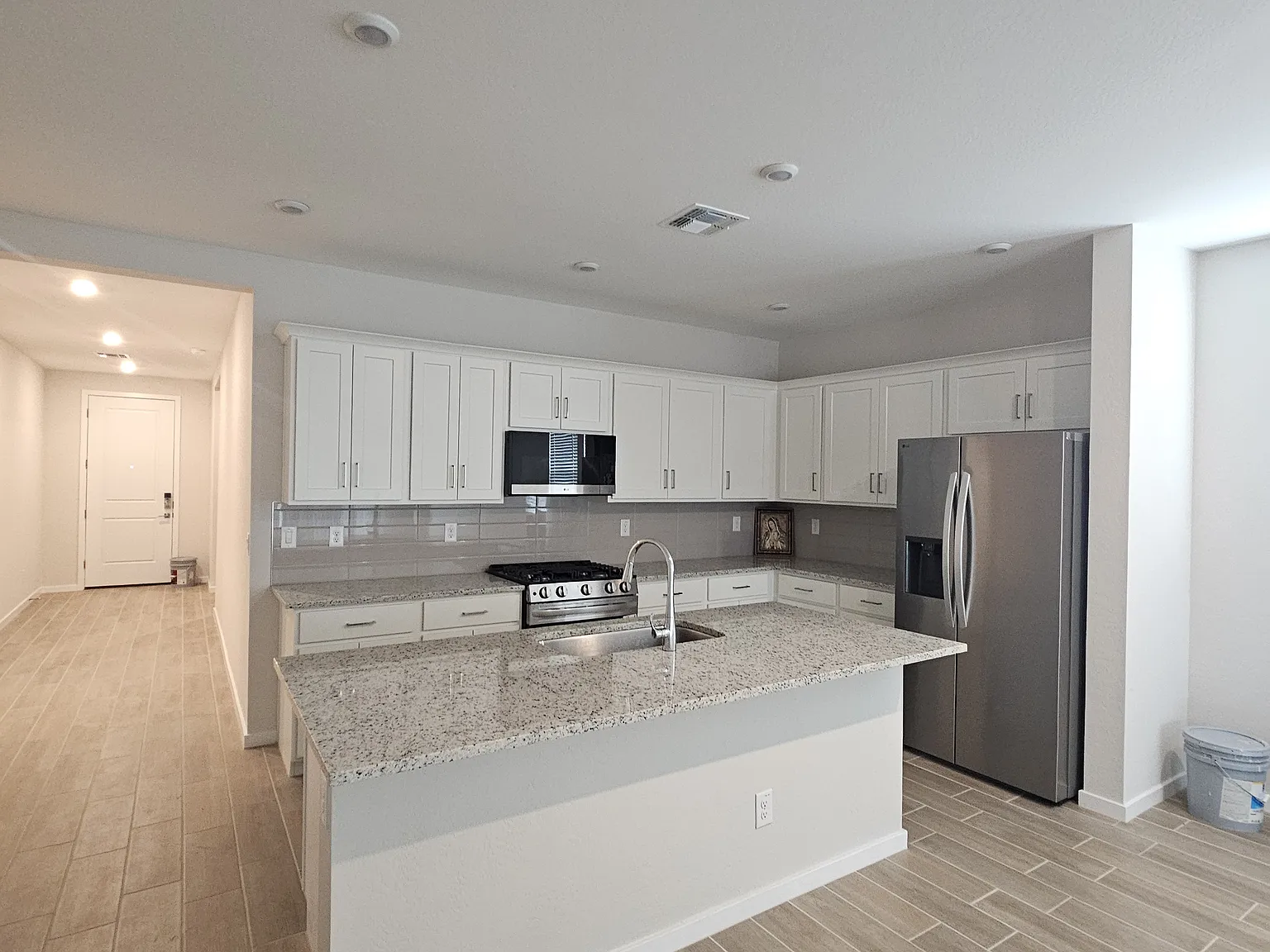 4 bed, 2079 sqft, $2,400 — Photo 2
