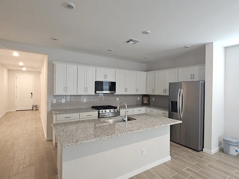 23011 W Potter Dr — Photo 2