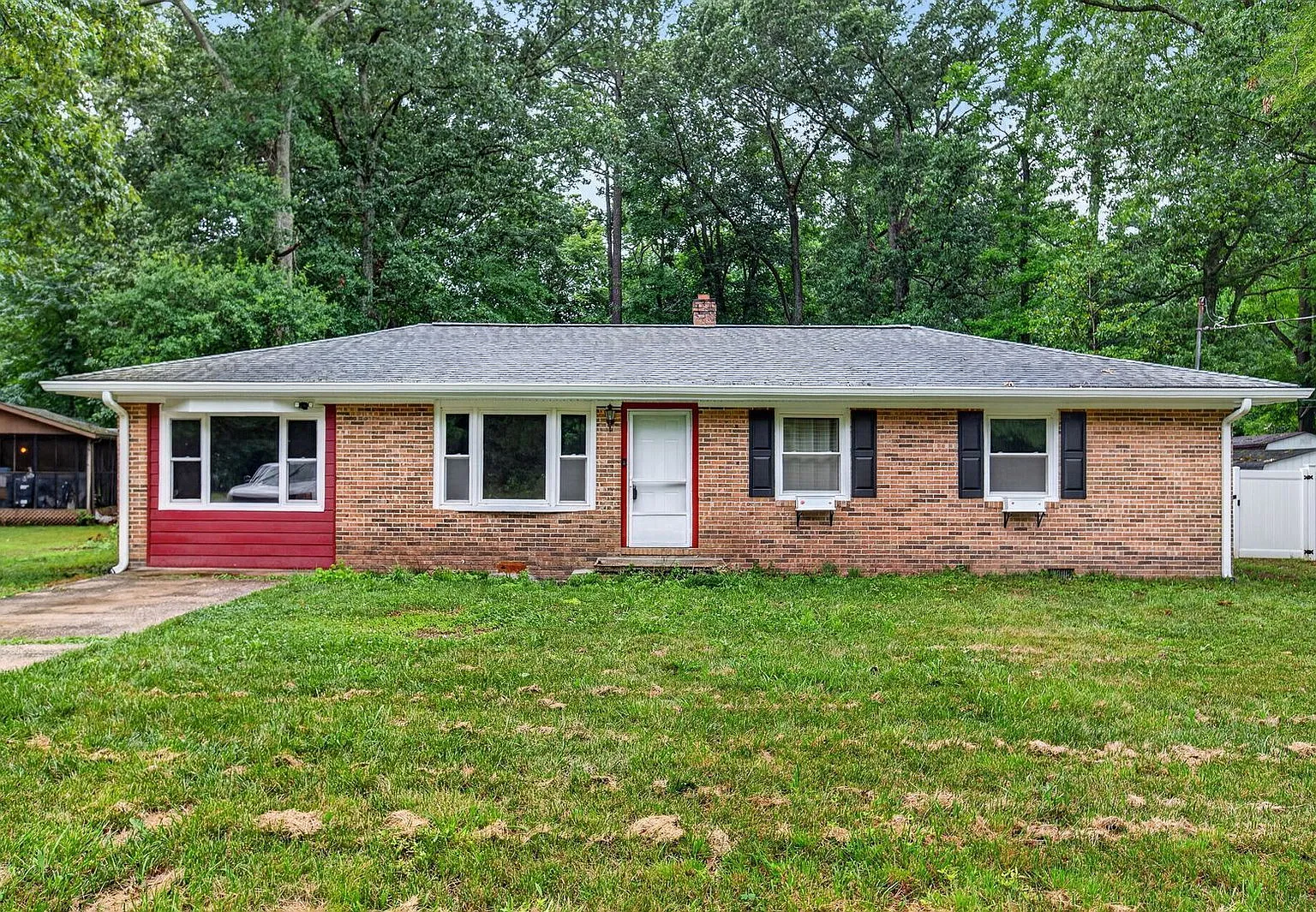3 bed, 2.0 bath, 1296 sqft, $2,450 — Photo 1