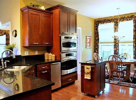 3rd image of 4840 Lakeview Ct