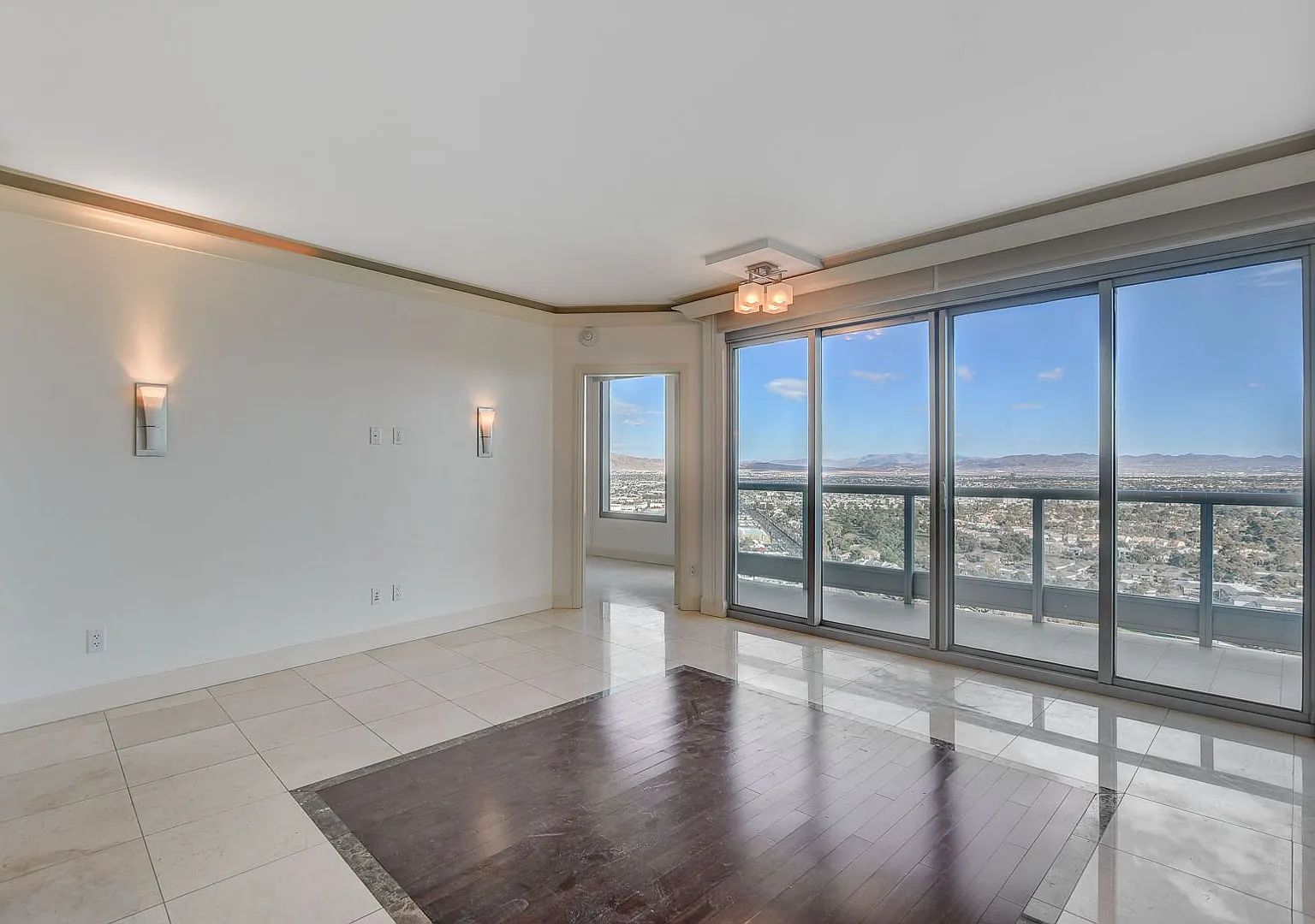 Luxury 27th Floor High-Rise at Turnberry Towers | City & Golf Views — Photo 2