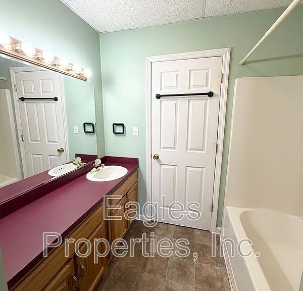 103 N Center St #B — Photo 9