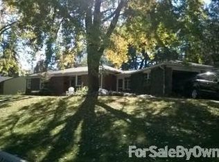 225 Worcester Dr NE, Grand Rapids, MI 49503