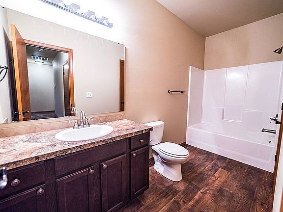 4th image of 704 N 31st Ave