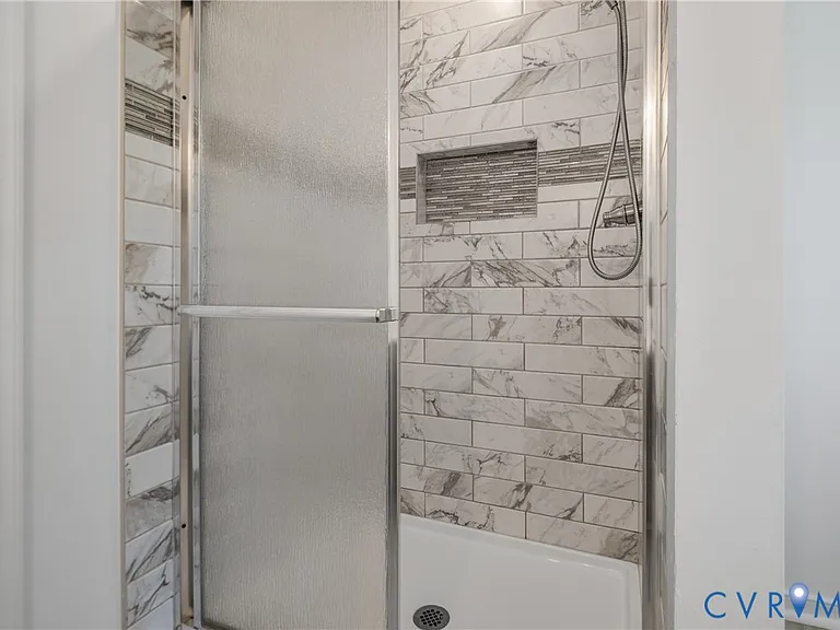 3924 Liberty Point Dr — Photo 37