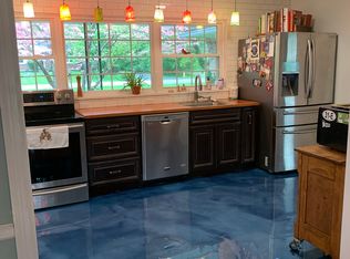 8601 Perry Rd, Lyndon, KY 40222