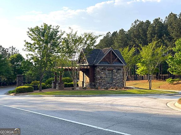 3rd image of 203 Red Wood Dr