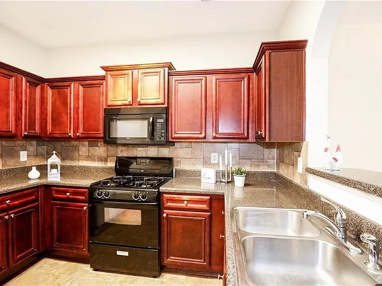 1187 Kendrew Pass — Photo 11
