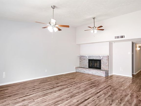4th image of 3912 Villa Downs Dr