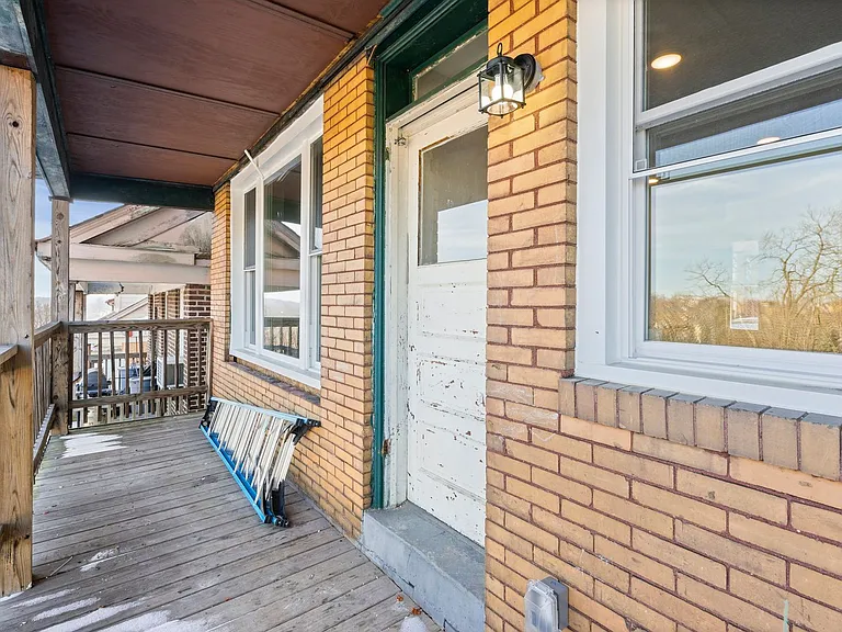 329 Quincy Ave — Photo 12