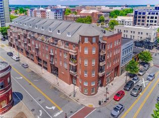 360 S Elm St APT 211, Greensboro, NC 27401