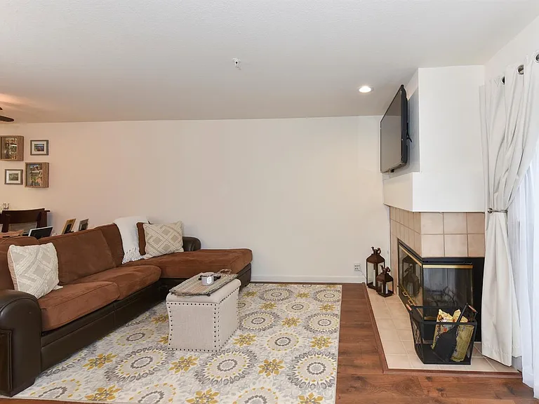 1182 Pear Tree Ln — Photo 8