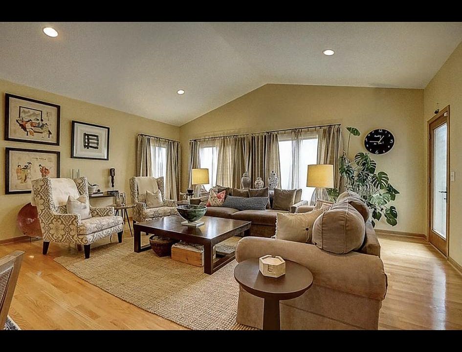 1st image of 511 Oakmont Dr