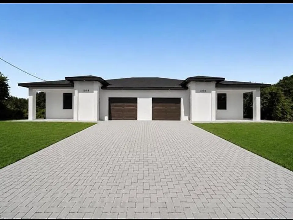 306 Bell Blvd S