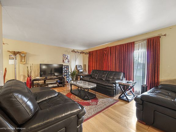 4th image of 17037 Clyde Ave