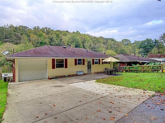 3rd image of 1821 Oakridge Dr