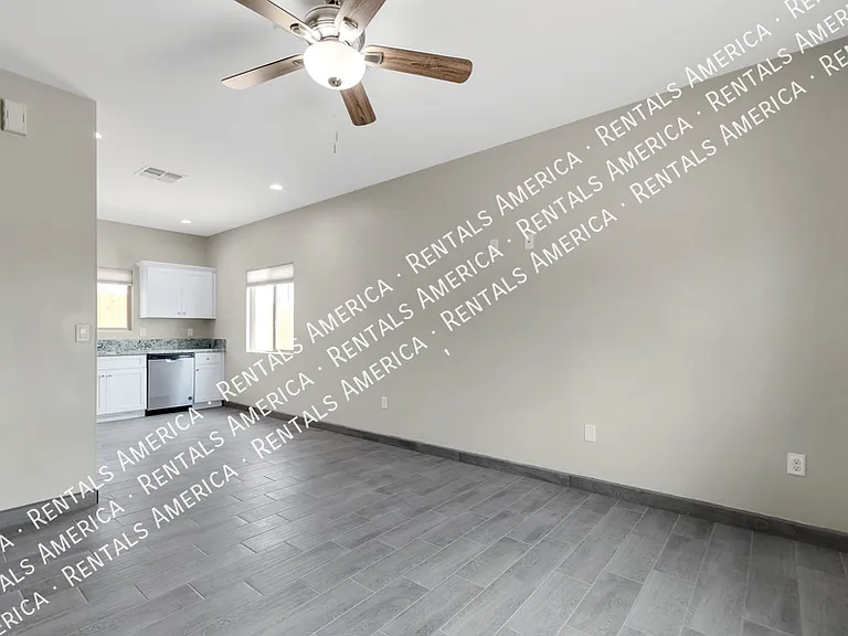 820 E 35th St #2 — Photo 10