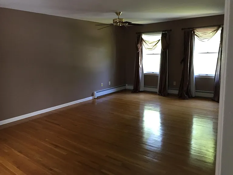 12 Spencer Ct — Photo 8