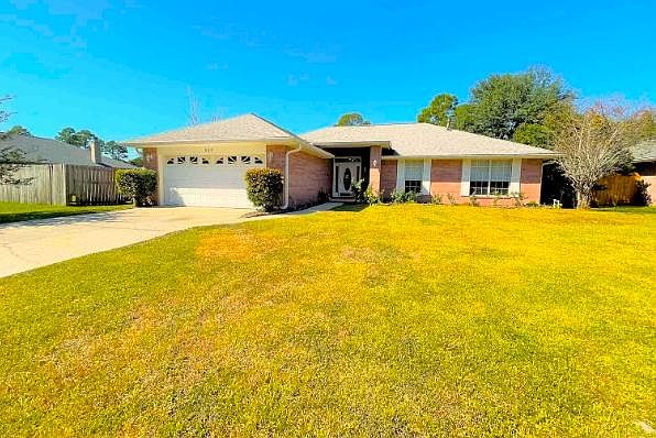 1st image of 845 Lake Aire Dr