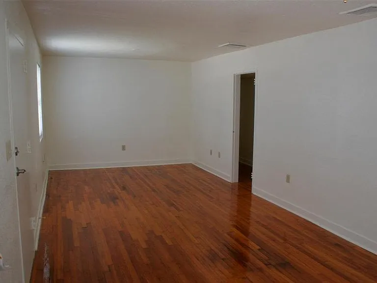 Stanley Court — Photo 5