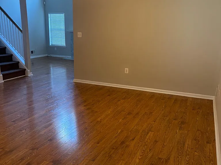 131 Murray Dr — Photo 7