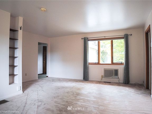 5th image of 716 Orchard St